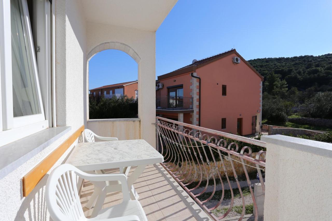 Apartments By The Sea Slatine, Ciovo - 14541 Exteriör bild