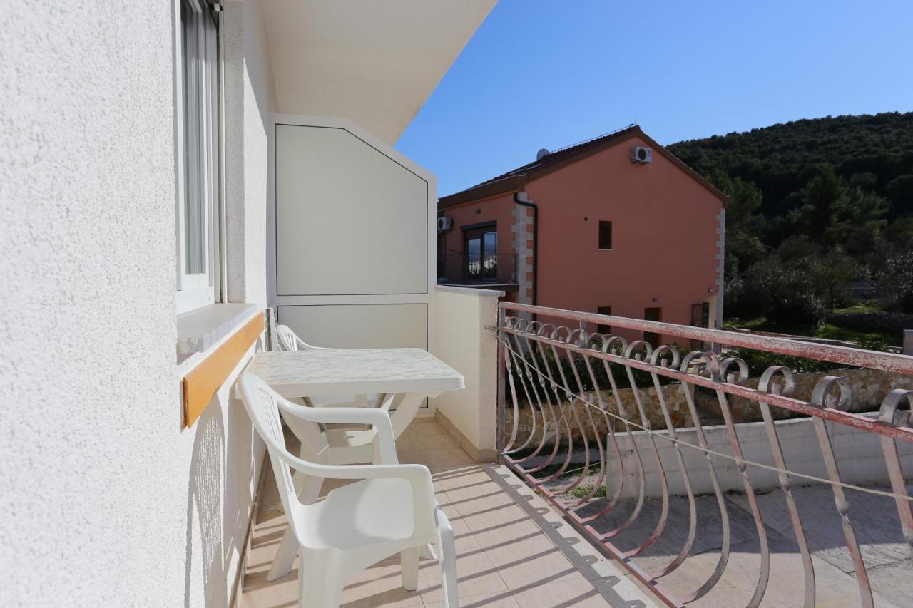 Apartments By The Sea Slatine, Ciovo - 14541 Exteriör bild
